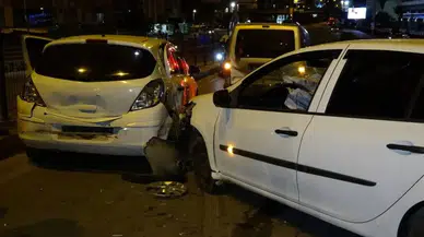 Antalya’da 6 Araç Birbirine Girdi! Kilitlenen Kavşak Trafiğe Kapandı